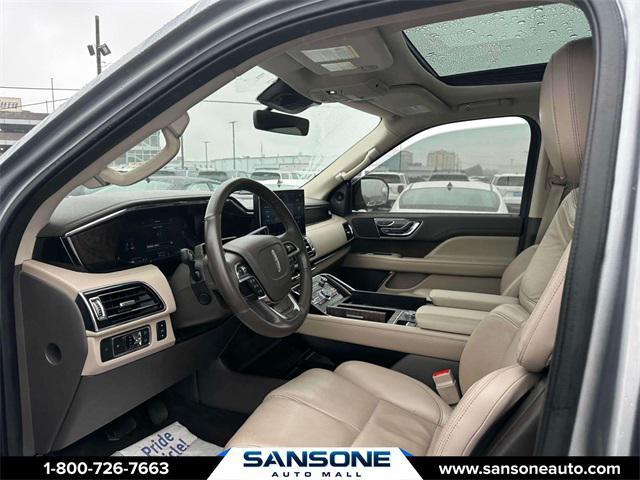Photo of 2022 Silver Radiance Metallic Clearcoat Lincoln Navigator