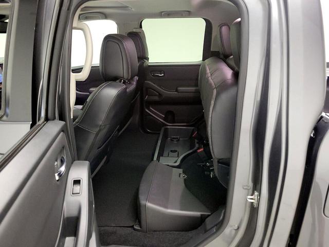 Photo of 2022 Gray Nissan Frontier
