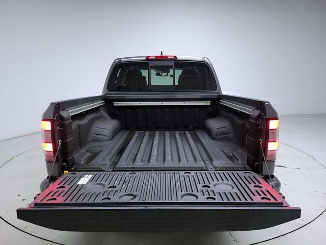 Photo of 2022 Gray Nissan Frontier