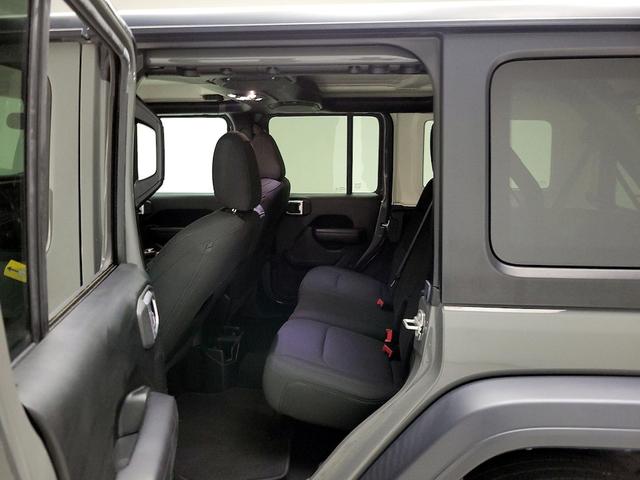 Photo of 2020 Gray Jeep Wrangler