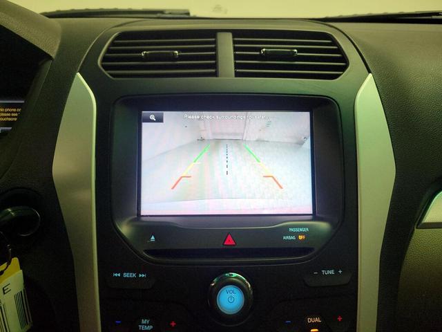 Photo of 2015 White Ford Explorer