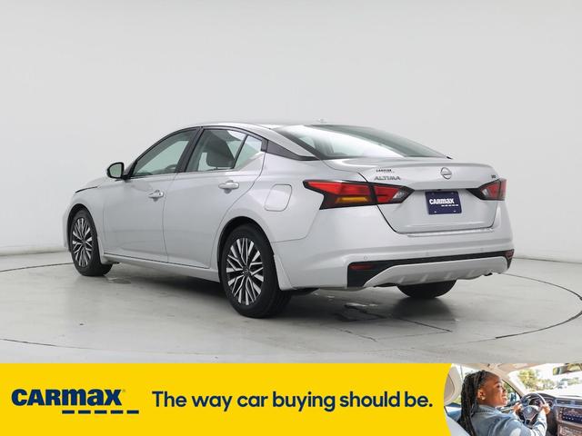 Photo of 2023 Silver Nissan Altima