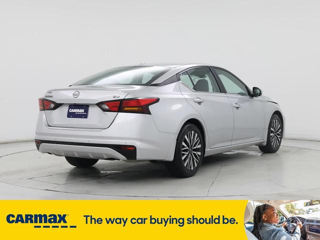 Photo of 2023 Silver Nissan Altima