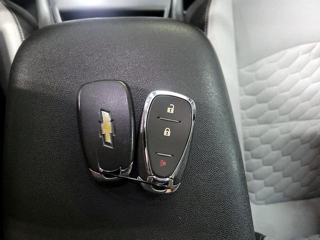 Photo of 2021 White Chevrolet Equinox