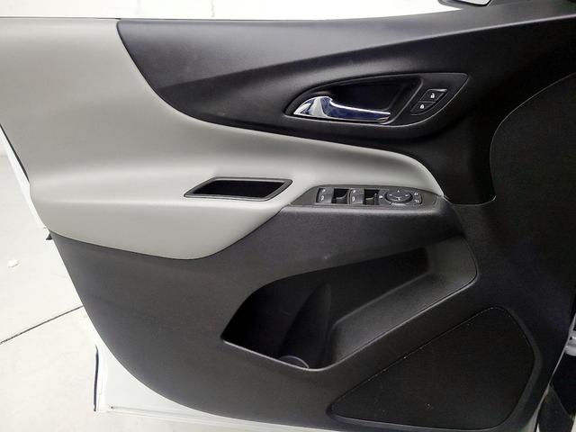 Photo of 2021 White Chevrolet Equinox