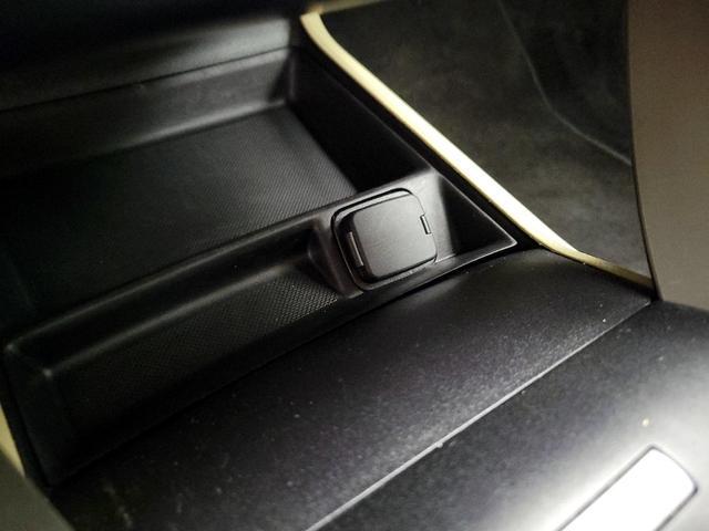 Photo of 2015 White Ford Fusion