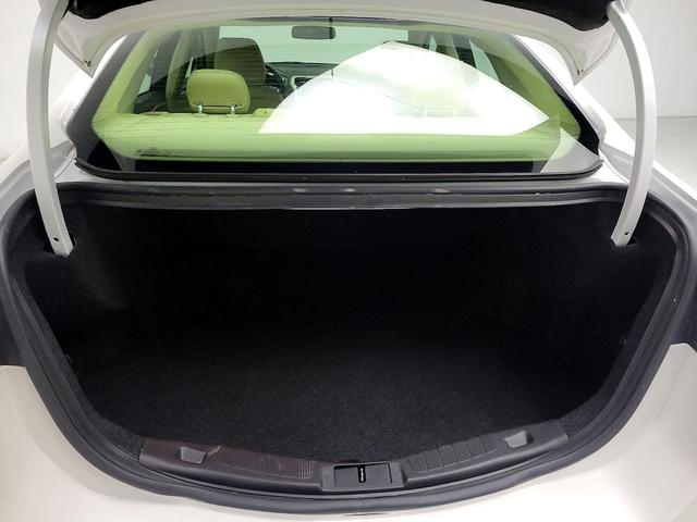 Photo of 2015 White Ford Fusion