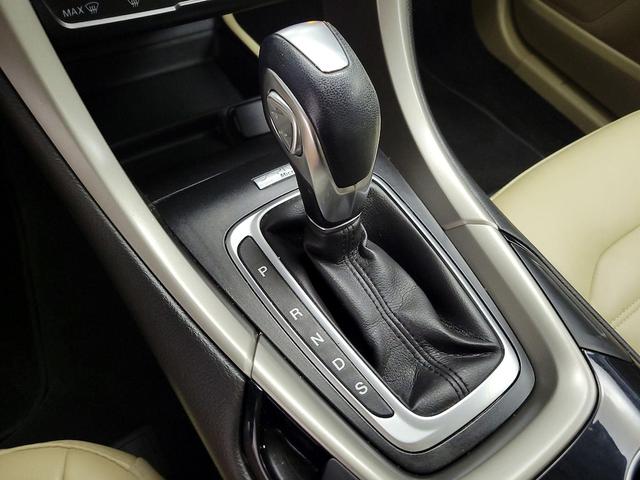 Photo of 2015 White Ford Fusion
