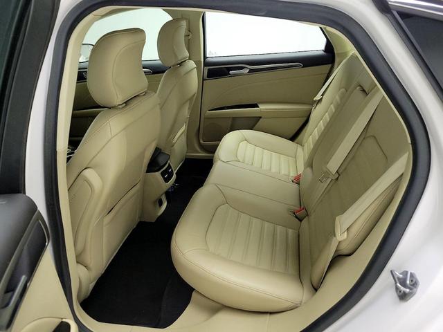 Photo of 2015 White Ford Fusion
