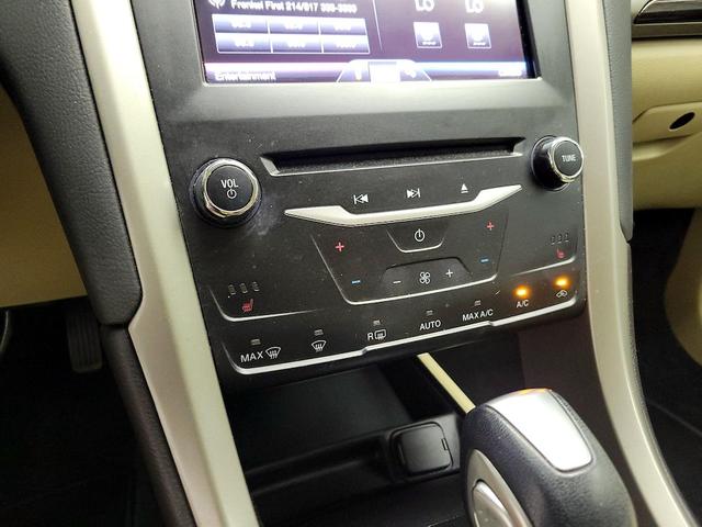 Photo of 2015 White Ford Fusion