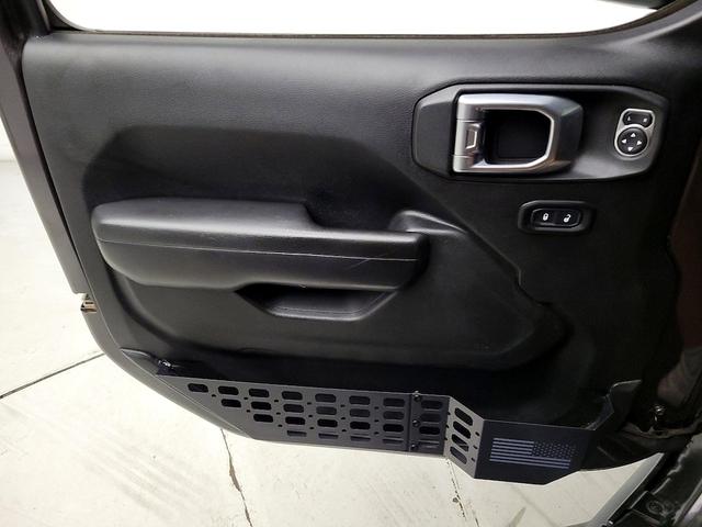 Photo of 2018 Gray Jeep Wrangler