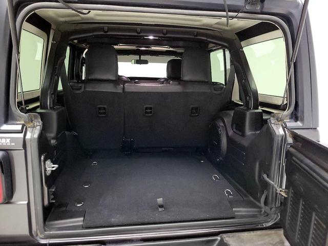 Photo of 2018 Gray Jeep Wrangler