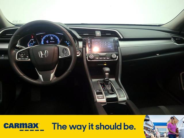 Photo of 2018 White Honda Civic