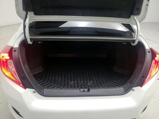 Photo of 2018 White Honda Civic