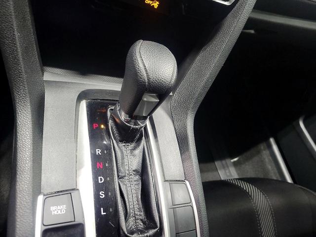 Photo of 2018 White Honda Civic