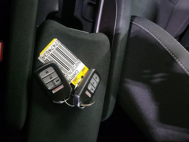 Photo of 2018 White Honda Civic