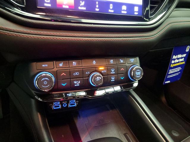 Photo of 2023 White Dodge Durango