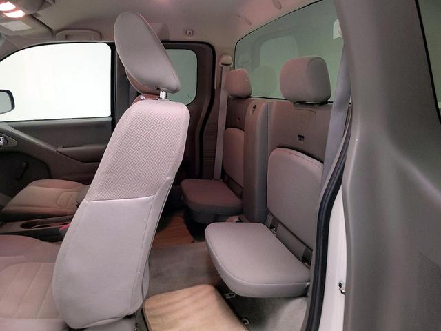 Photo of 2017 White Nissan Frontier