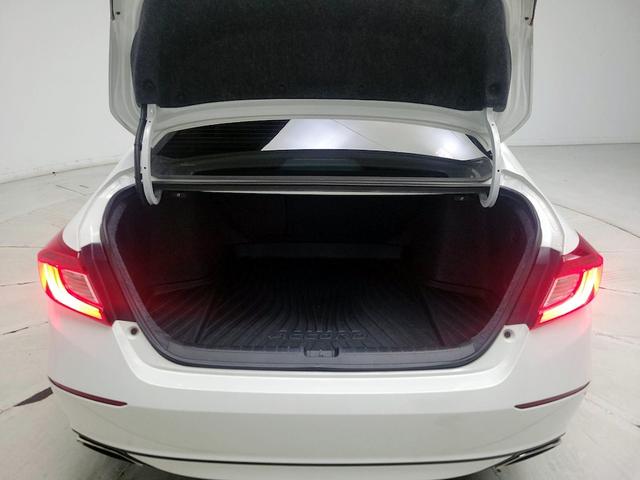 Photo of 2022 White Honda Accord