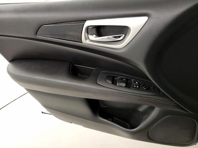 Photo of 2020 White Nissan Pathfinder
