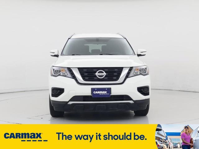 Photo of 2020 White Nissan Pathfinder