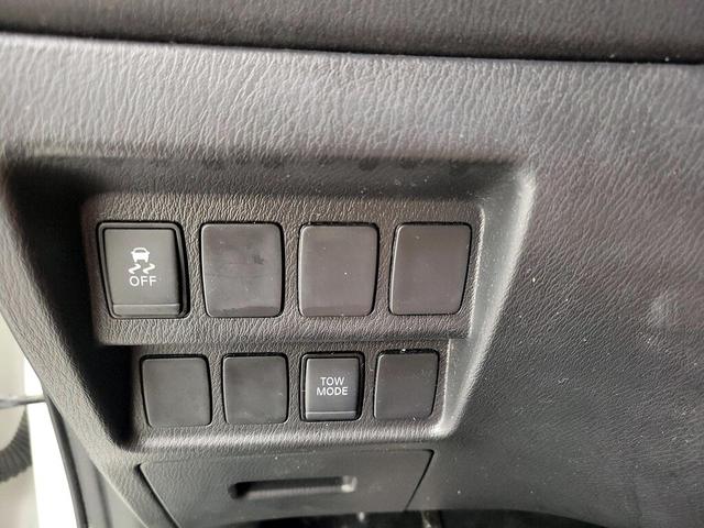Photo of 2020 White Nissan Pathfinder