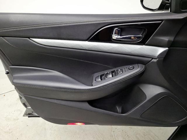 Photo of 2017 Gray Nissan Maxima