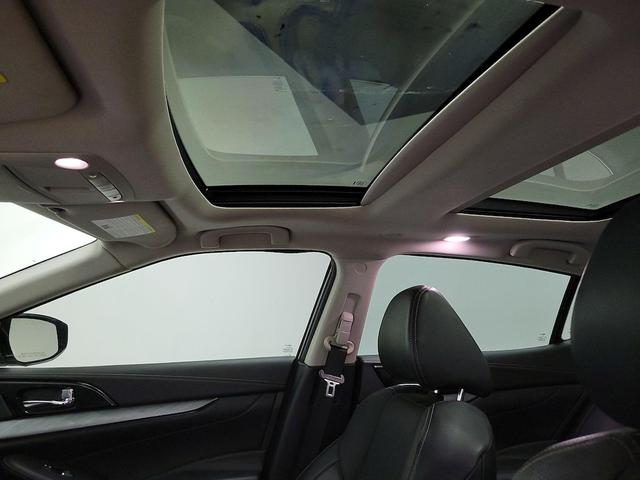 Photo of 2017 Gray Nissan Maxima