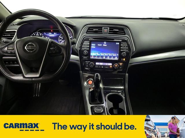 Photo of 2017 Gray Nissan Maxima