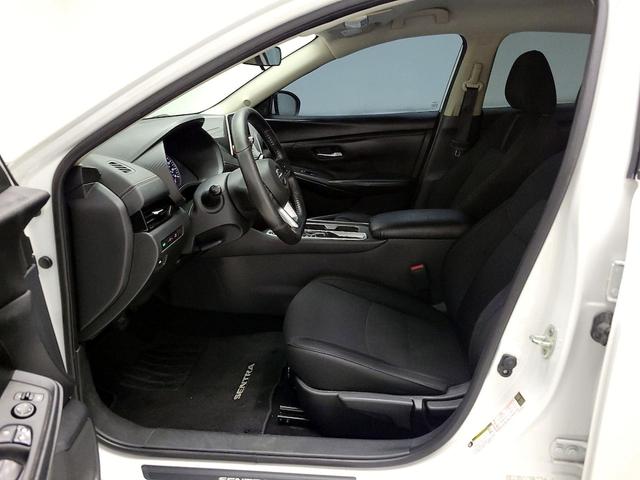 Photo of 2021 White Nissan Sentra