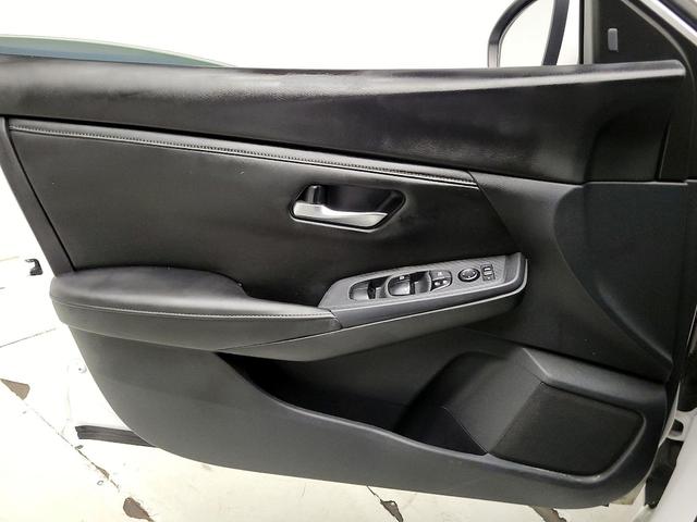 Photo of 2021 White Nissan Sentra