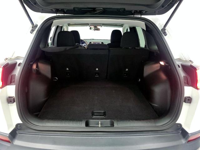 Photo of 2019 White Jeep Cherokee