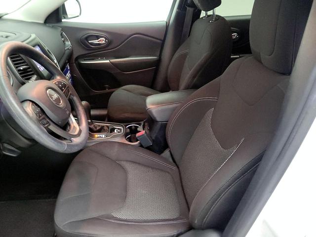 Photo of 2019 White Jeep Cherokee