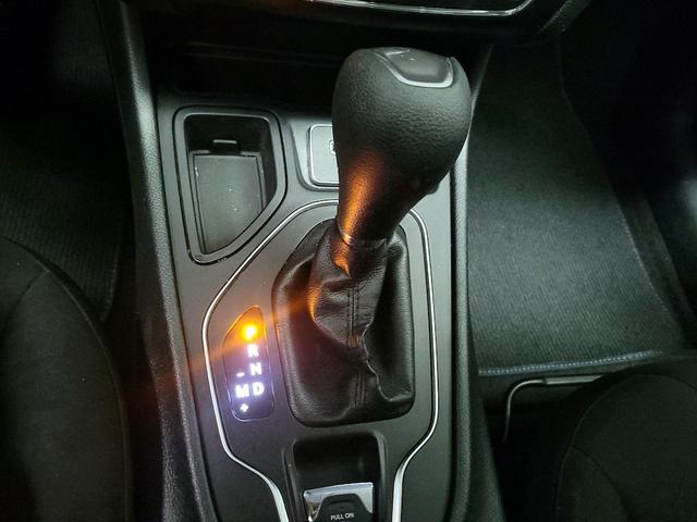 Photo of 2019 White Jeep Cherokee