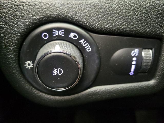 Photo of 2019 White Jeep Cherokee