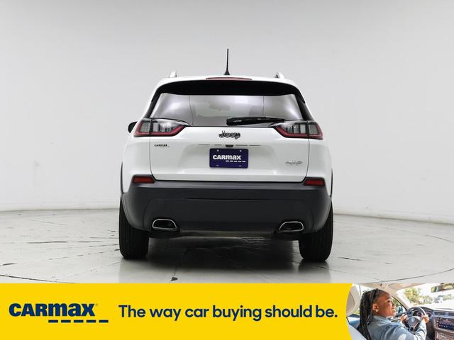 Photo of 2019 White Jeep Cherokee