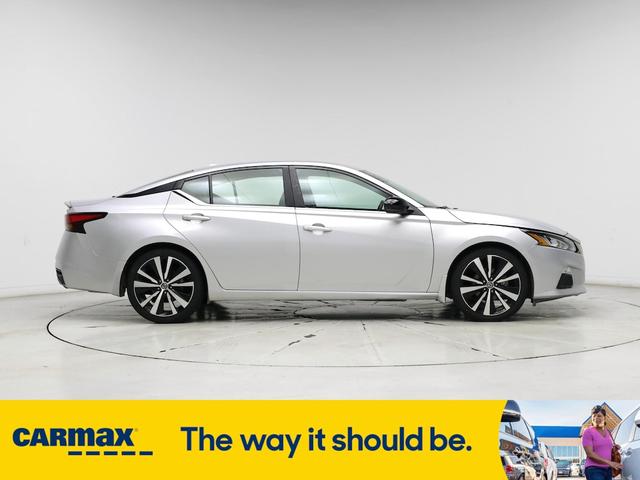Photo of 2021 Silver Nissan Altima