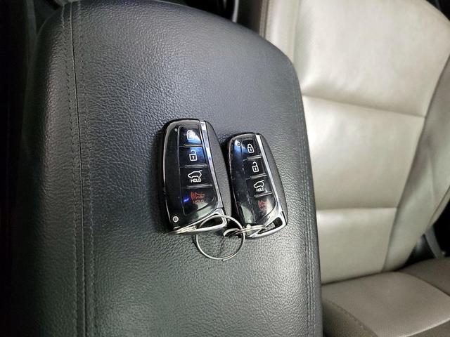 Photo of 2018 Silver Hyundai SANTA FE