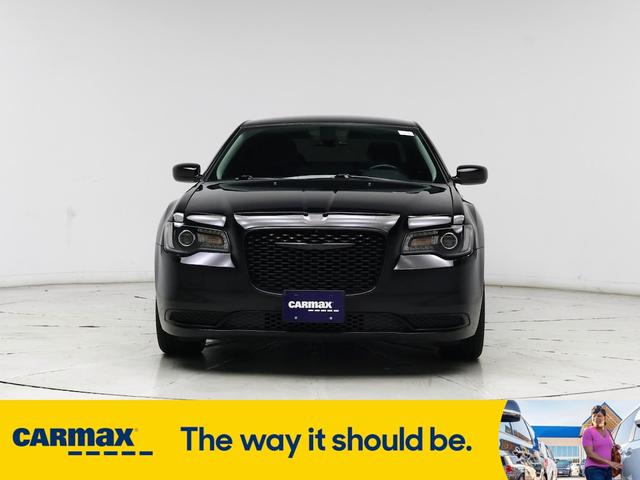 Photo of 2021 Black Chrysler 300