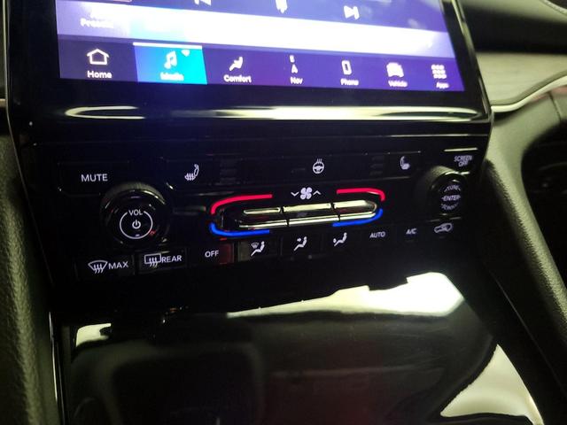 Photo of 2023 White Jeep Grand Cherokee 4xe