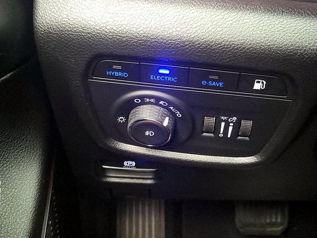 Photo of 2023 White Jeep Grand Cherokee 4xe