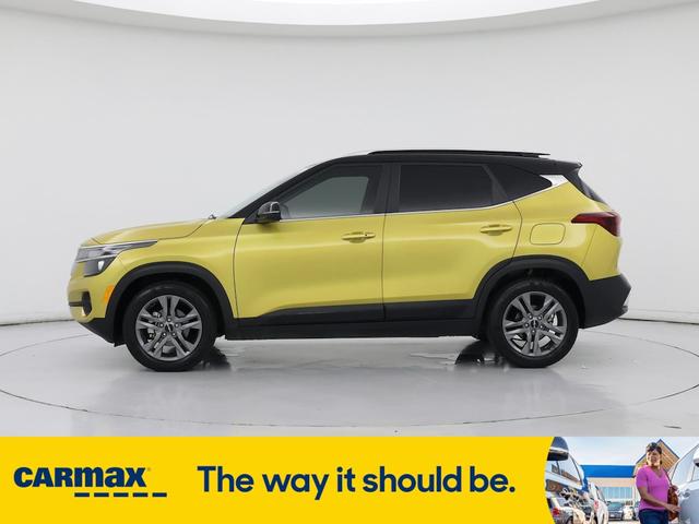 Photo of 2022 Yellow Kia Seltos