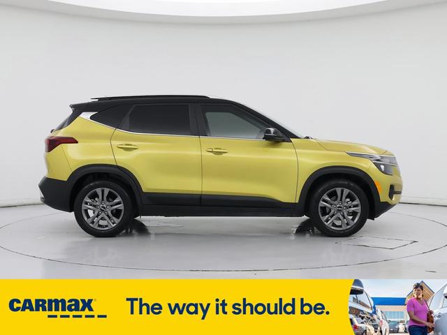 Photo of 2022 Yellow Kia Seltos