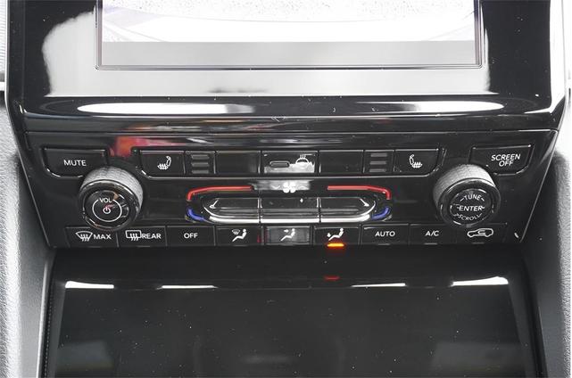 Photo of 2025 Metallic Jeep Grand Cherokee L