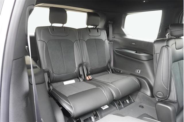 Photo of 2025 Metallic Jeep Grand Cherokee L