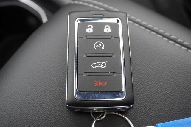 Photo of 2025 Metallic Jeep Grand Cherokee L