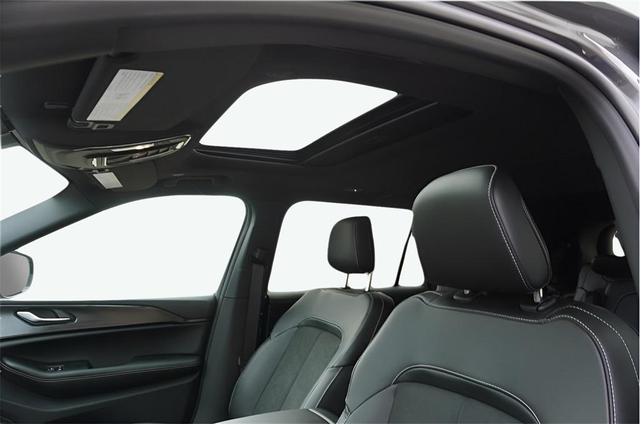 Photo of 2025 Metallic Jeep Grand Cherokee L