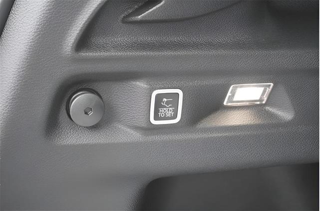 Photo of 2025 Metallic Jeep Grand Cherokee L