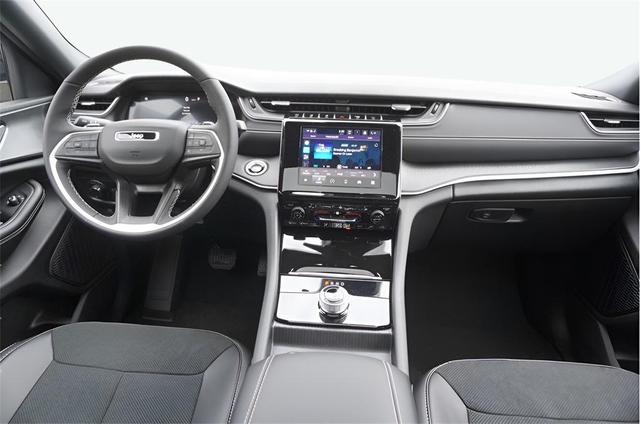 Photo of 2025 Metallic Jeep Grand Cherokee L