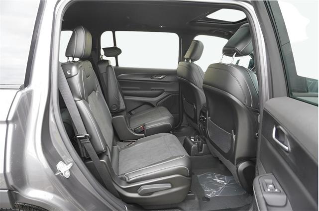 Photo of 2025 Metallic Jeep Grand Cherokee L